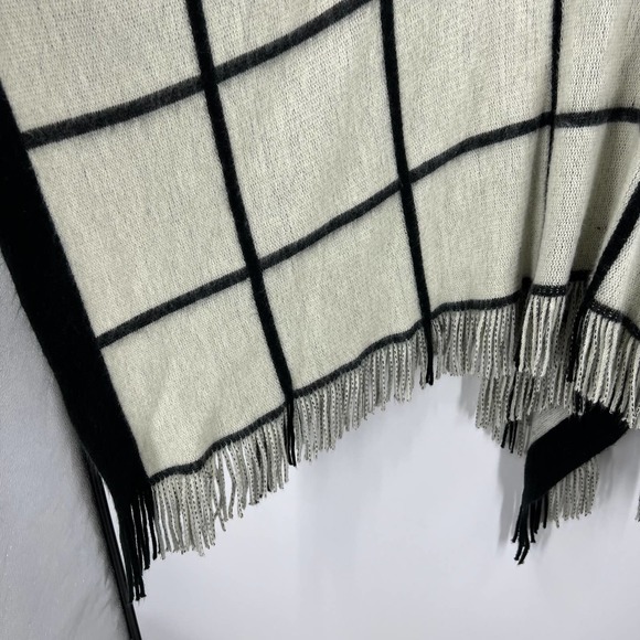 Vince Camuto Feels Like Check Fringe Poncho Cape Cardigan Window Pane Plaid - Picture 8 of 9